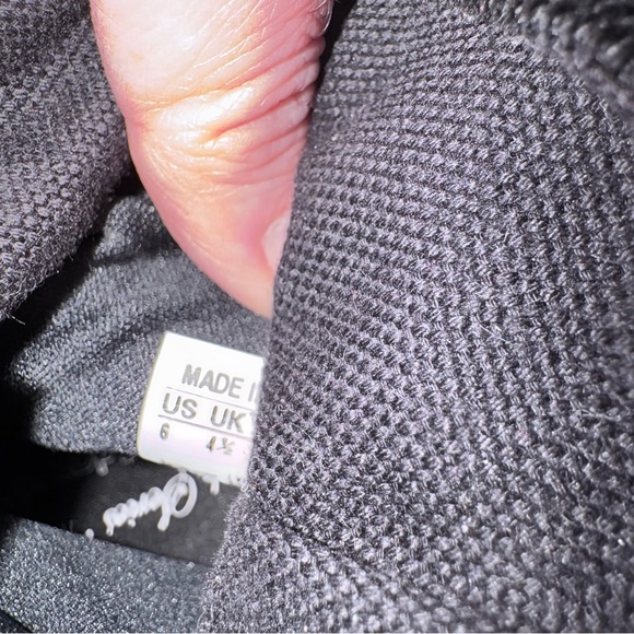 🆕✨RARE FIND .. Adidas Sneaker/Bootie - Picture 7 of 9